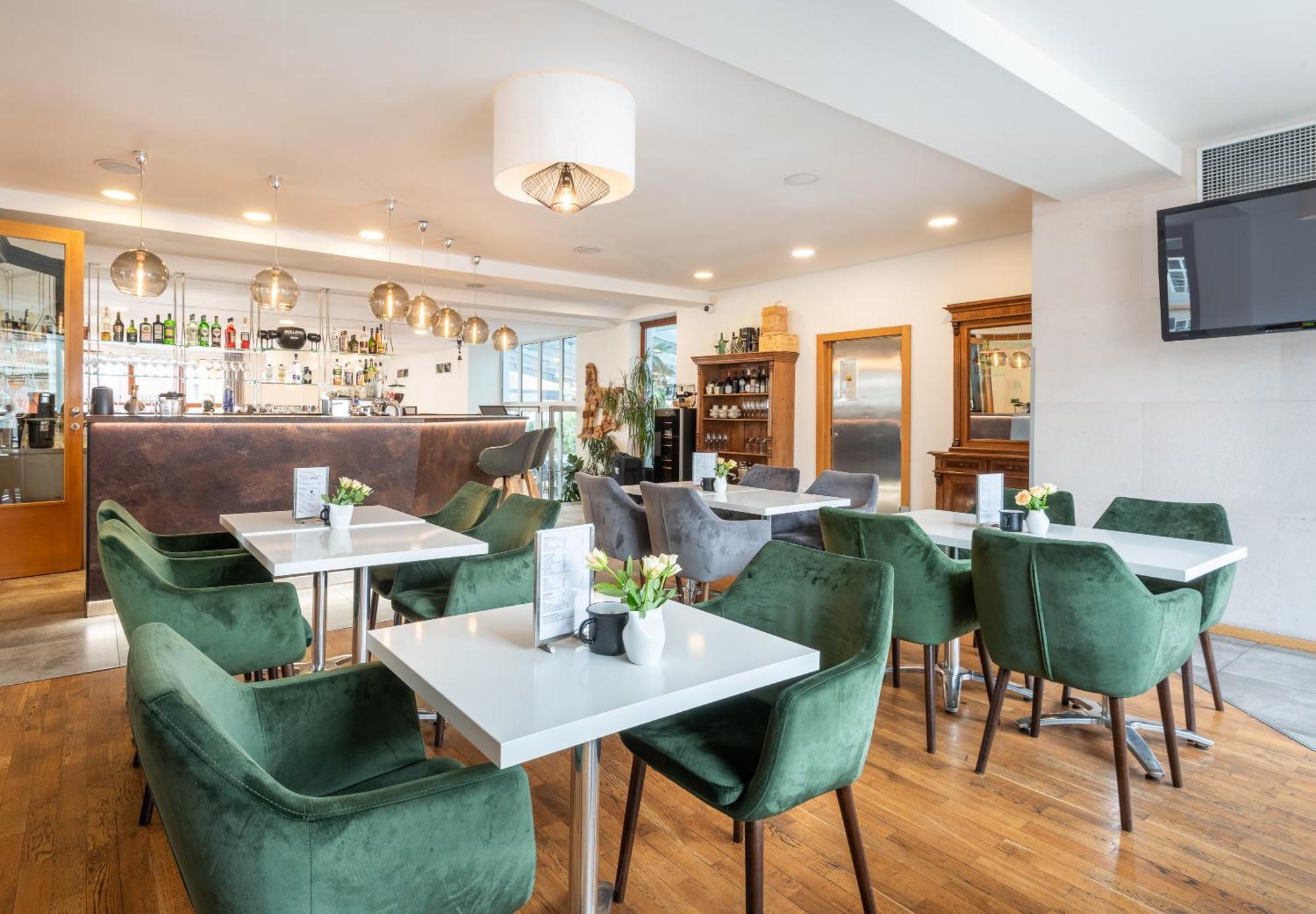 Troja Hotel 4*